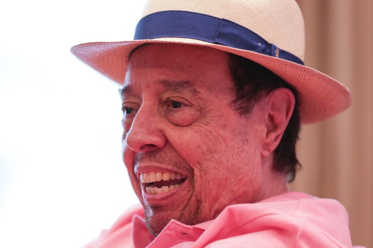 Musisi jazz asal Brasil, Sergio Mendes ditemui saat wawancara eksklusif di Hotel Borobudur, Jakarta, Jumat (3/3/2017) . Ia akan tampil pada hari kedua di Java Jazz Festival 2017. Gelaran jazz terbesar di Indonesia ini akan berlangsung selama tiga hari hingga 5 Maret 2017 mendatang. KOMPAS IMAGES/KRISTIANTO PURNOMO

