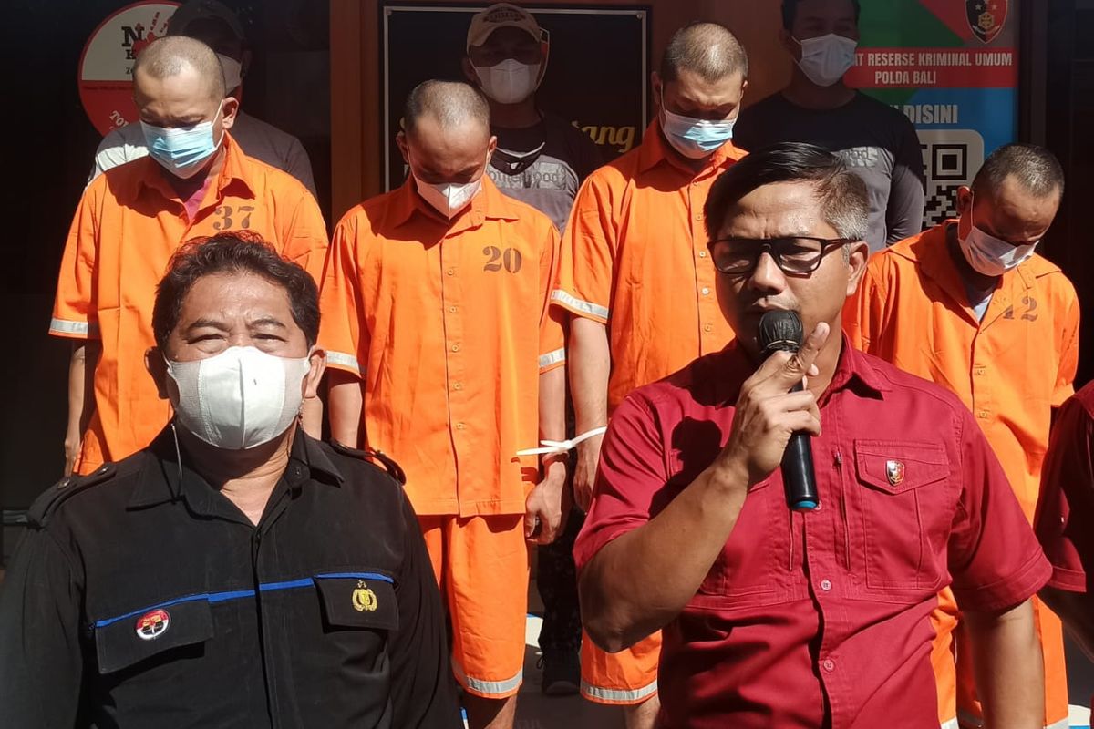 Wadir Reskrimum Polda Bali AKBP Suratno saat merilis pengungkapan kasus pencurian spesialis proyek bangunan megah di wilayah Bali, yang digelar di Mapolda Bali, Kota Denpasar, pada Kamis (4/8/2022). Kompas.com/ Yohanes Valdi Seriang Ginta