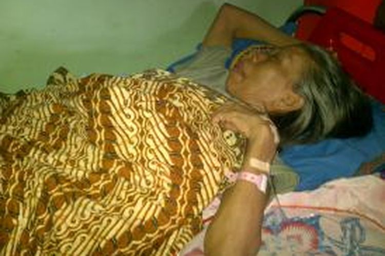 Zainabon,57, TKW asal Bireuen yang disiksa majikannya di Malaysia ini segera dirujuk ke RSUZA sore ini.  DESI