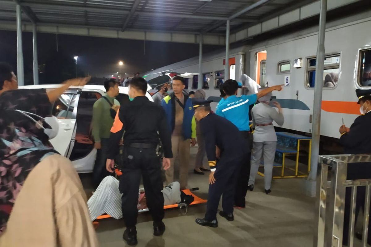 Seorang ibu melahirkan di KA Kahuripan. Begitu sampai di Stasiun Banjar, ibu tersebut dilarikan ke rumah sakit untuk mendapatkan penanganan lebih lanjut. 