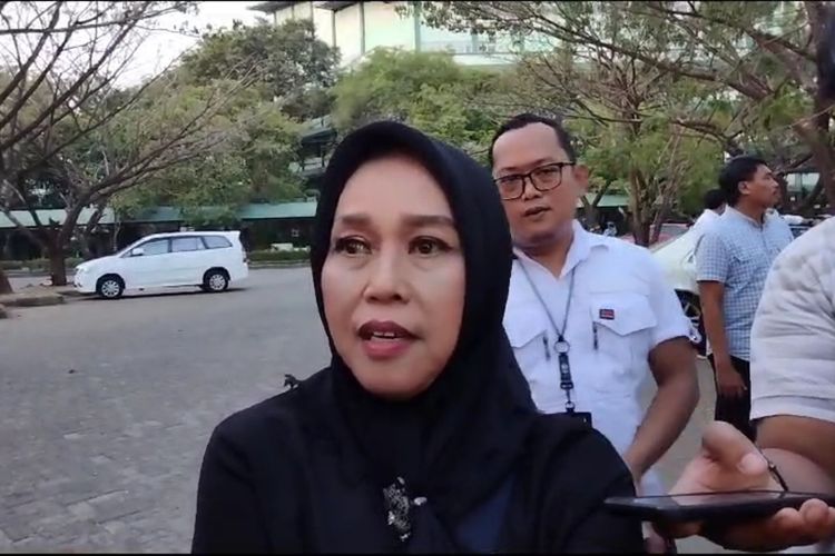 Wakil Rektor (WR) III UMI Makassar Nur Fadhilah Mappaselleng yang diwawancarai awak media saat ditemui pasca penyerangan OTK di UMI Makassar, Jalan Urip Sumiharjo, Kecamatan Panakkukang, Kota Makassar, Sulsel, Selasa (7/11/2023) petang.