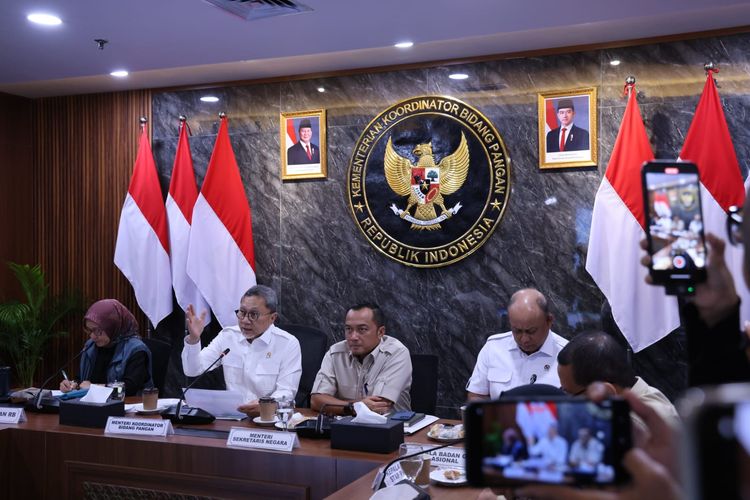 Rapat Koordinasi Terbatas Tim Koordinasi Penyelenggaraan Program Makan Bergizi Gratis di Jakarta, Selasa (28/10/2025).