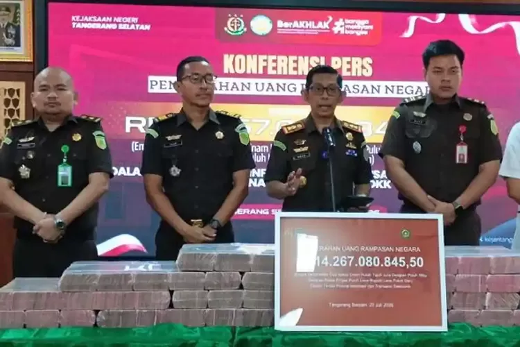 Tumpukan Uang Rp 14,2 Miliar dari Kasus Pinjol Ilegal Disetor ke Kas Negara