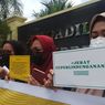 Kawal Sidang Kasus Kekerasan Seksual yang Dilakukan Dosen, Sejumlah Warga Demo di PN Jember