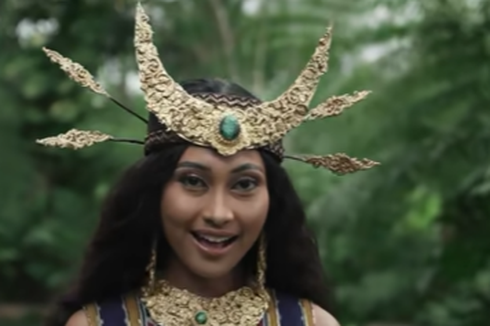 Syuting Music Video Wonderland Indonesia, Novia Bachmid Ganti Baju Daerah 8 Kali