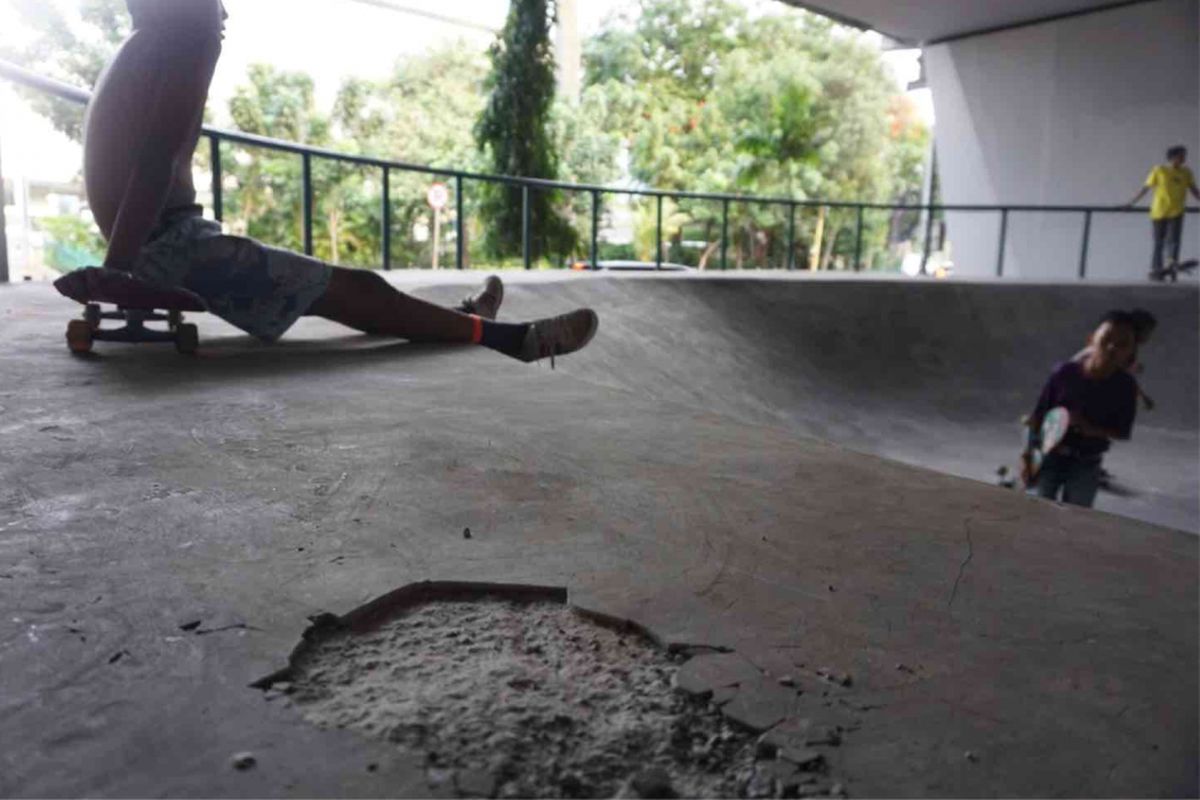 Belum diresmikan, skatepark di  kolong Flyover Slipi, Jakarta Pusat, tampak telah rusak, Sabtu (13/1/2019).