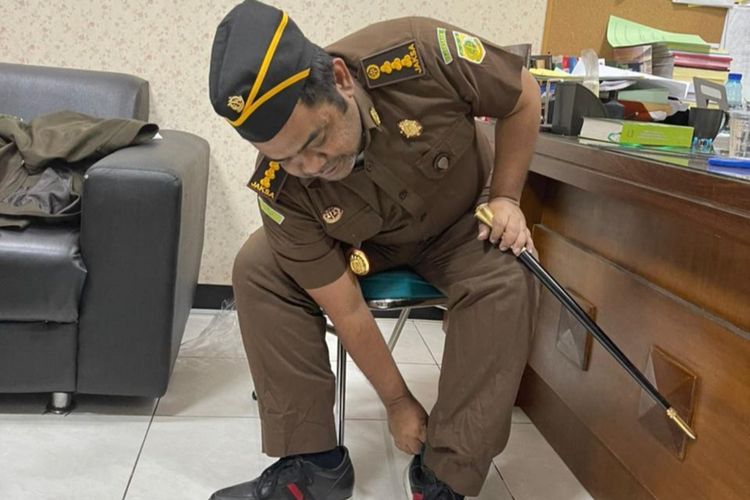 Abdussomad mengaku sebagai jaksa ditangkap tim intelijen Kejari Surabaya.