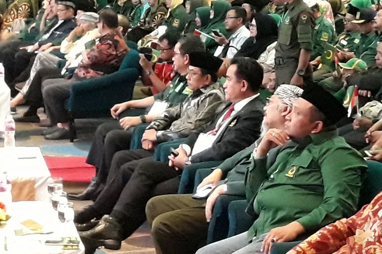 Kepala Staf Presiden Moeldoko dan Ketua Umum PBB Yusril Ihza Mahendra di Rakornas PBB di Ancol, Jakarta, Minggu (27/1/2019).