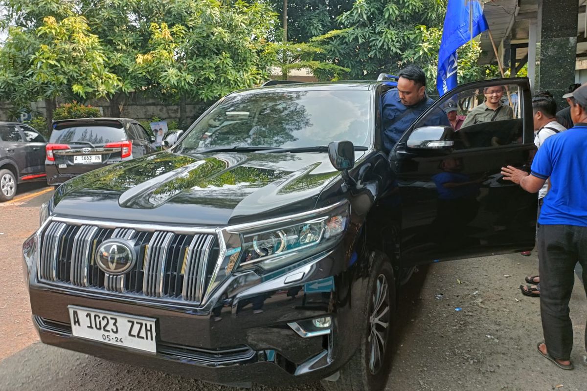 Mobil Toyota Land Cruiser Prado yang dikembalikan eks Wali Kota Serang Syafrudin, Kamis (13/6/2024).