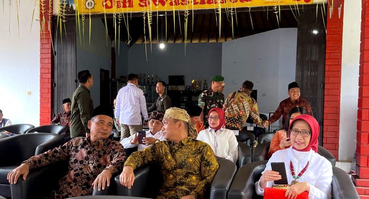 Saat Eks Bupati Lumajang dan Mantan Wakilnya yang Dikabarkan Berpisah pada Pilkada 2024 Duduk Bersebelahan...