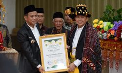 Dinilai Jadi Pengayom, Pj Gubernur Sumut Dapat Gelar Sutan Raja Pangondian 