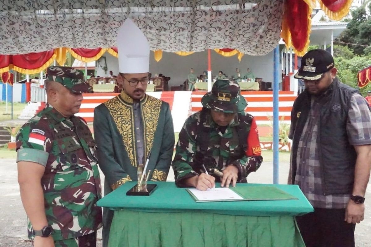 Penandatanganan dan penyerahan dari Satgas TMMD ke Pemerintah Kabupaten Halmahera Selatan.