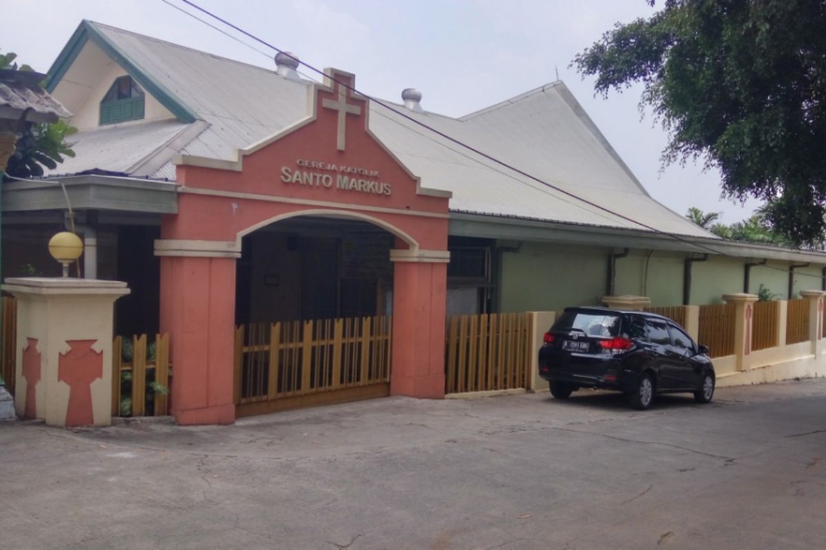 Suasana di sekitar Gereja Katolik Santo Markus di Jalan Kerinci, Sukmajaya, Depok pada Selasa (12/2/9/2017) siang. Di lokasi inilah seorang bayi laki-laki yang baru berumur beberapa hari ditemukan diletakan di depan pintu gereja pada Selasa pagi.