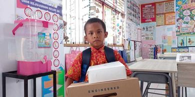 Kisah Wendi, Siswa SD di Maluku Tengah yang Pinjam Sepatu untuk Sekolah
