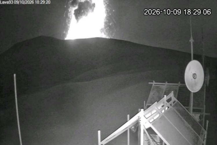 Gunung Anak Krakatau Kembali Erupsi 5 Kali dalam 17 Menit, Amplitudo Tertinggi 57 Milimeter