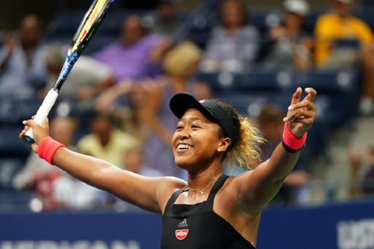 Petenis putri Jepang, Naomi Osaka, berselebrasi setelah menang atas Madison Keys (AS) pada babak semfinal US Open 2018, Jumat (7/9/2018).