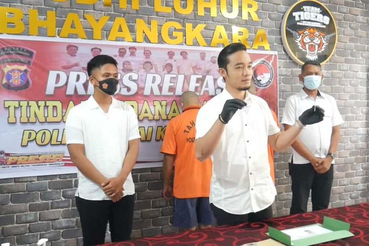 Satreskoba Polres Kukar berhasil mengamankan oknum ASN karena kedapatan miliki paket sabu.