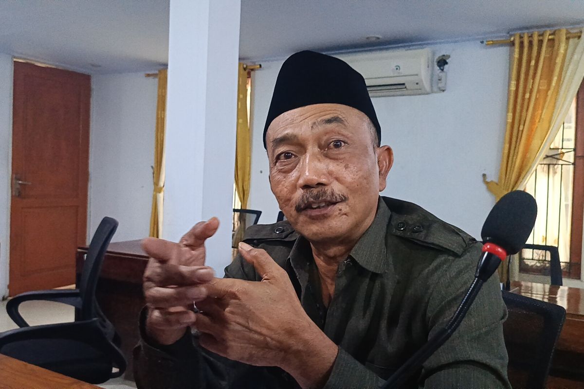 Ketua Komisi D DPRD Blora, Subroto, saat masa skorsing rapat dengar pendapat terkait program MBG di kantor DPRD Blora, Jawa Tengah, Kamis (18/9/2025).