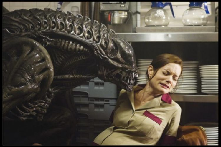 Potongan adegan film Alien Vs Predator: Requiem (2007)