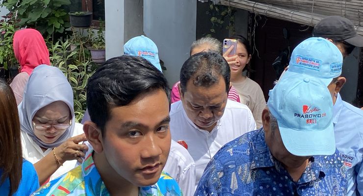 Bagikan Makan Siang dan Susu di Depok, Gibran: Yang Jelas Tidak Ada Lagi Stunting