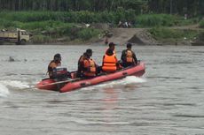 3 Orang yang Tenggelam Bersama Mobil di Sungai Brantas Masih Dicari