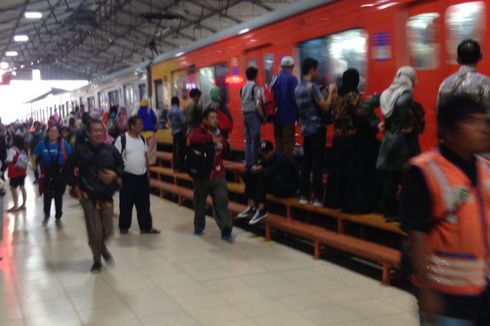 Aksi 313, Tak Ada Lonjakan Penumpang KA Jarak Jauh di Stasiun Jatinegara