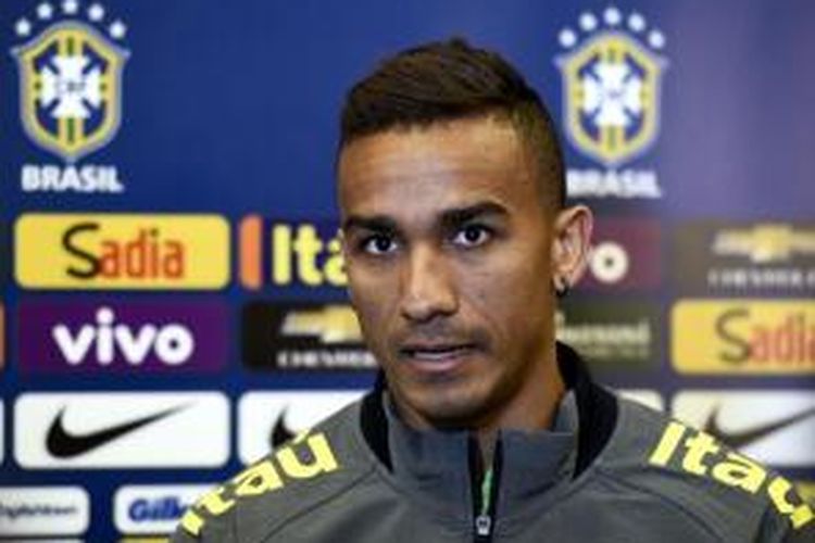 Bek asal Brasil, Danilo, akan bergabung ke Real Madrid mulai musim 2015-16.