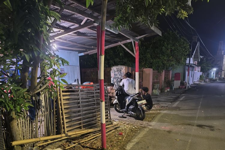 Warga Pamekasan waspada gempa susulan terjadi, Rabu (1/10/2025).