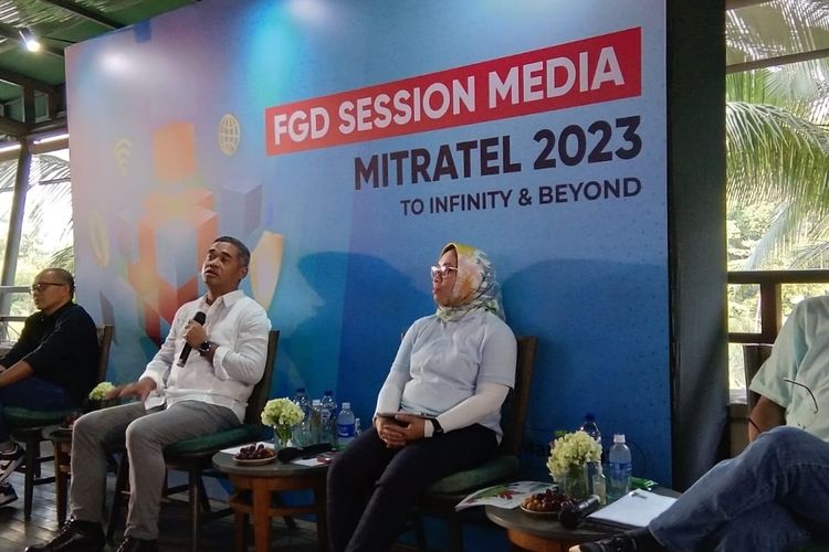 Direksi Mitratel saat melakukan paparan strategi bisnis ke depannya di industri menara telekomunikasi di Ubud, Bali, Jumat (17/3/2023). 