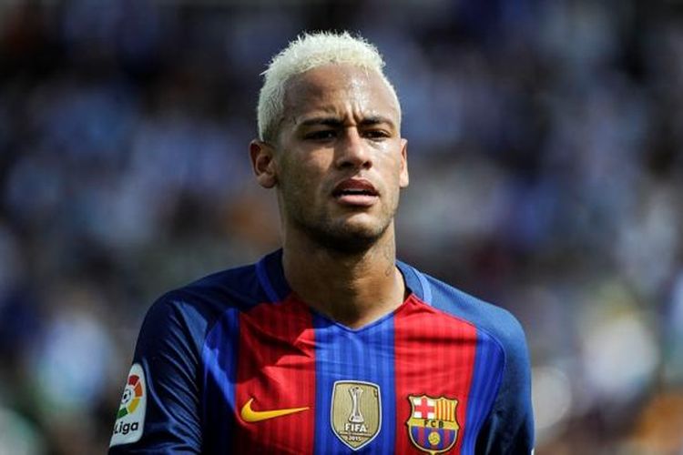 Neymar membela Barcelona saat melawan Leganes pada partai La Liga, 17 September 2016.