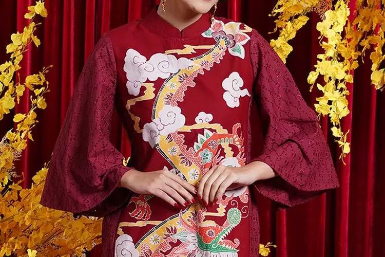 Cheongsam lengan panjang dari Nona Rara Batik.