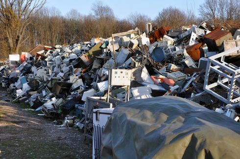 Dampak Membuang Sampah Elektronik Sembarangan