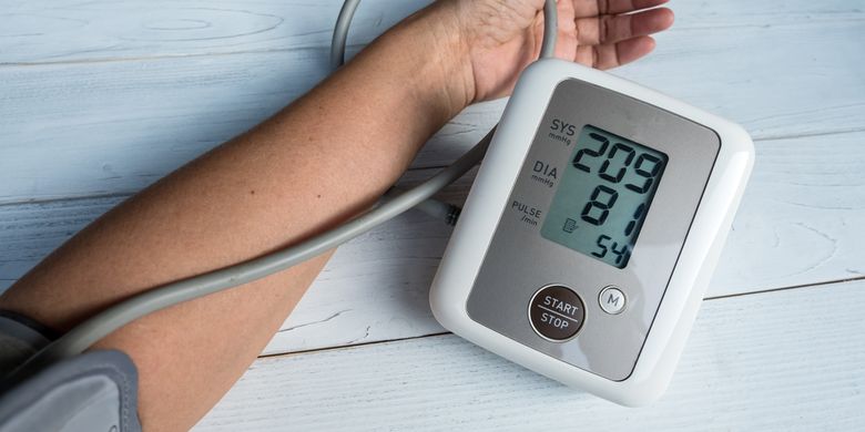 Ilustrasi mengukur tekanan darah
