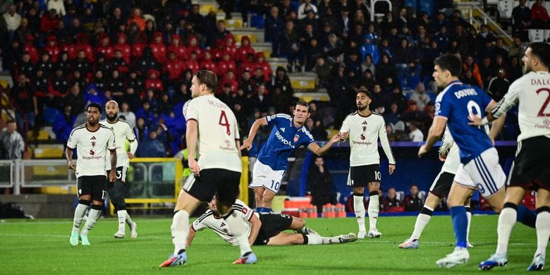 Gelandang serang Como asal Argentina, Nico Paz, mencetak gol ke gawang Man United. Hasil Como vs Man United bergulir di Stadion Giuseppe Sinigaglia pada Rabu (21/10/2026) pada pukul 23.45 WIB.