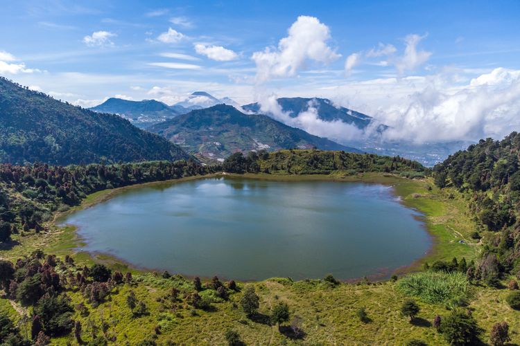 Telaga Dringo di Banjarnegara yang sering disebut Ranu Kumbolo Jawa Tengah.