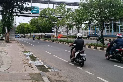 Pengendara Motor Kecelakaan di Matraman, Matanya Tercolok Batang Spion