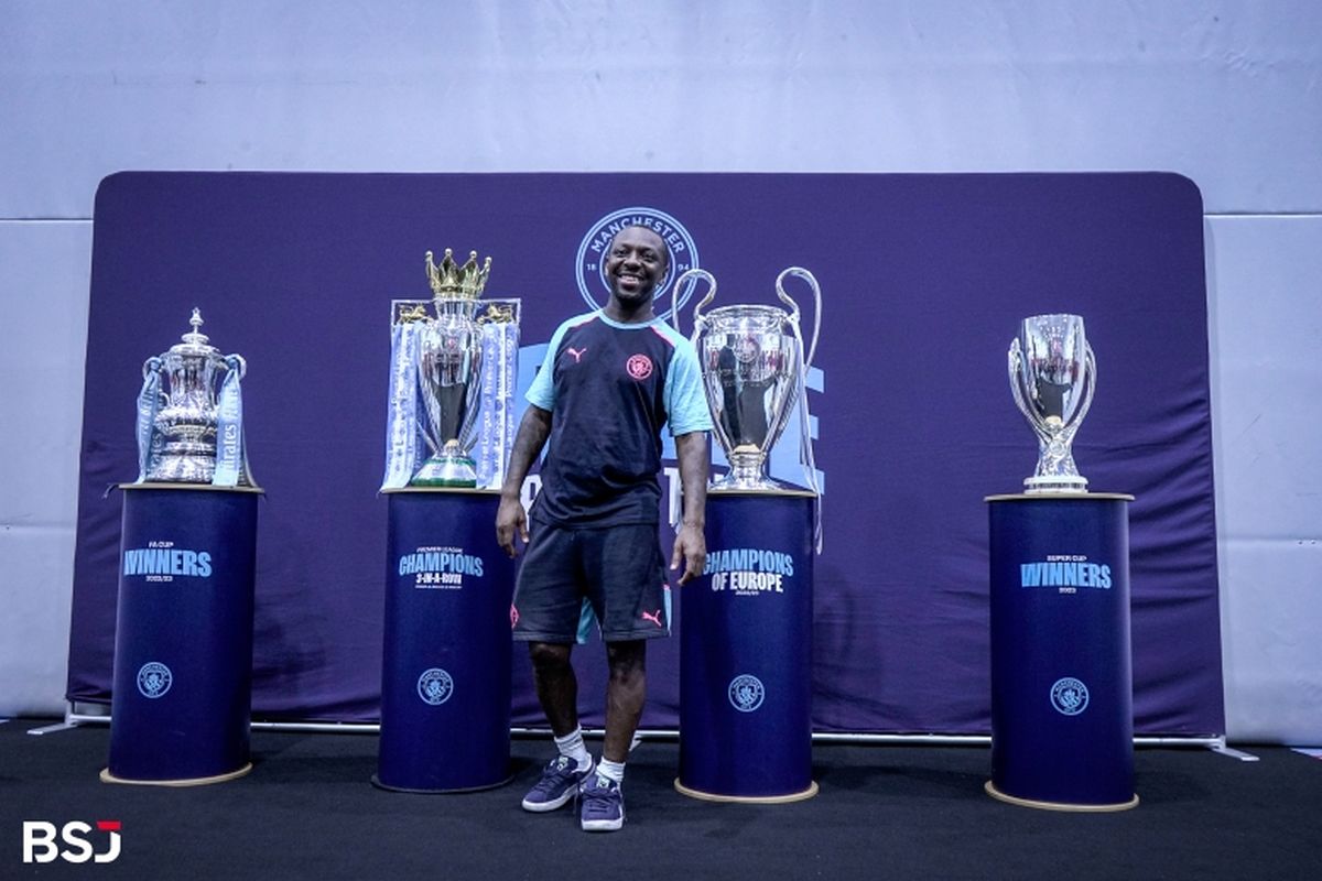 Manchester City membawa empat trofi dan sang legenda Shaun Wright-Phillips ke British School Jakarta, Tangerang Selatan, Minggu (1/10/2023). 