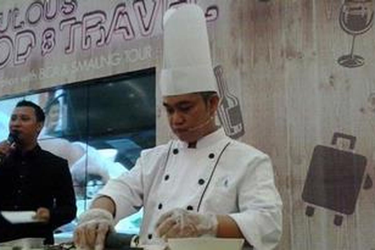 Demo memasak sushi disajikan oleh Chef Purbo Waluyo dalam rangkaian acara Fabulous Food & Travel di Senayan city, Jakarta.