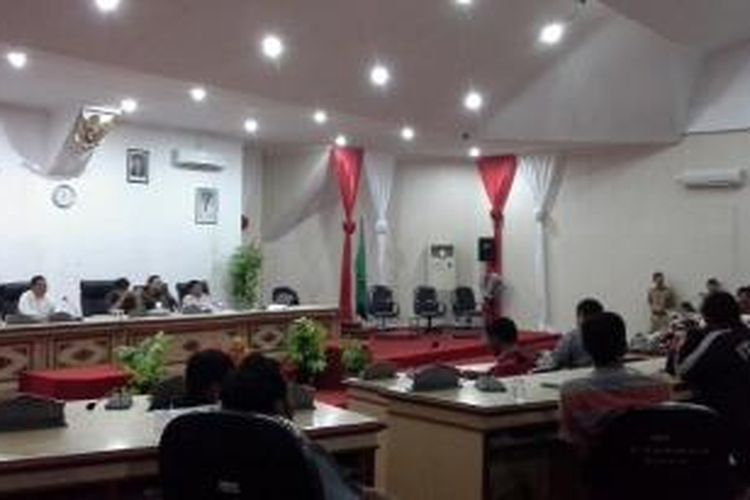 Hearing di ruang paripurna DPRD Kota Parepare, Sulawesi Selatan, yang membahas terkait janji politik walikota Parepare, yang masih terkendala untuk direalisasikan