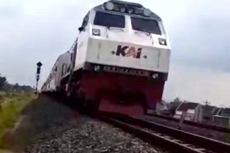 KA Barang Rem Darurat di Tulungagung, Masinis Lihat Batu di Atas Rel