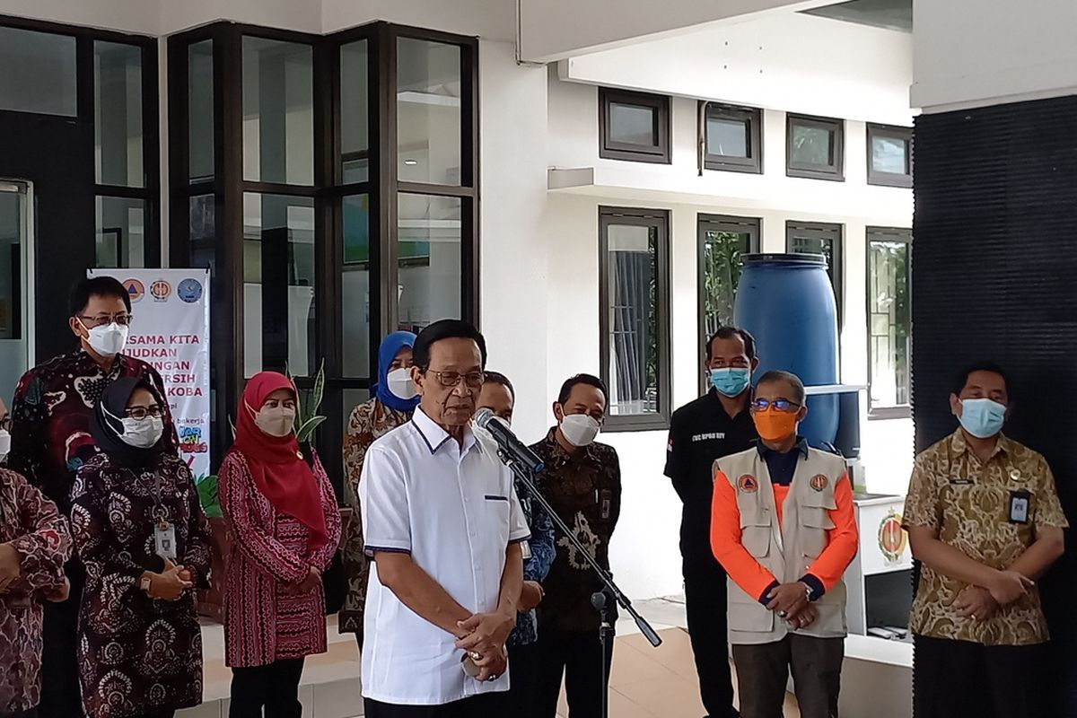 Sultan saat melepas rombongan BPBD DIY, Jumat (2/11/2022)