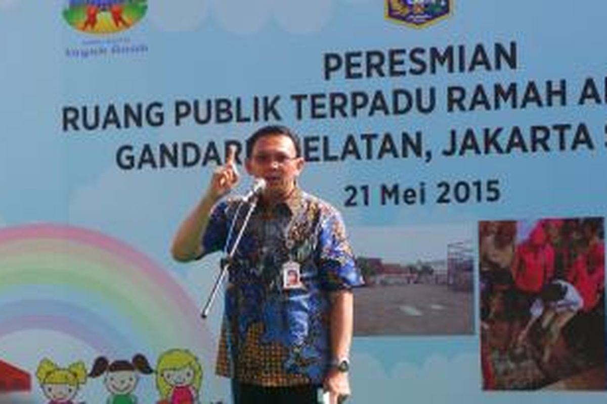 Gubernur DKI Jakarta Basuki Tjahaja Purnama saat menyampaikan sambutan dalam peresmian Ruang Publik Terpadu Ramah Anak (RPTRA) Bahari, Gandaria Selatan, Jakarta Selatan, Kamis (21/5/2015). 