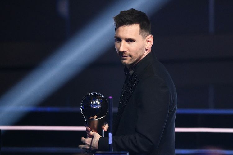 Megabintang timnas Argentina menerima penghargaan pemain terbaik dalam seremoni The Best FIFA Football Awards 2022 di Paris, Perancis, pada Selasa (28/2/2023) dini hari WIB.