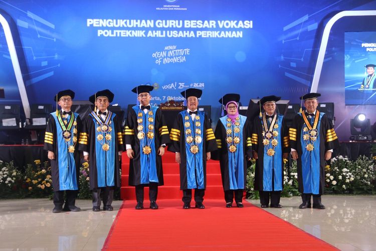 Kukuhkan 4 Guru Besar Vokasi, Menteri Trenggono Dukung Transformasi Pendidikan KP