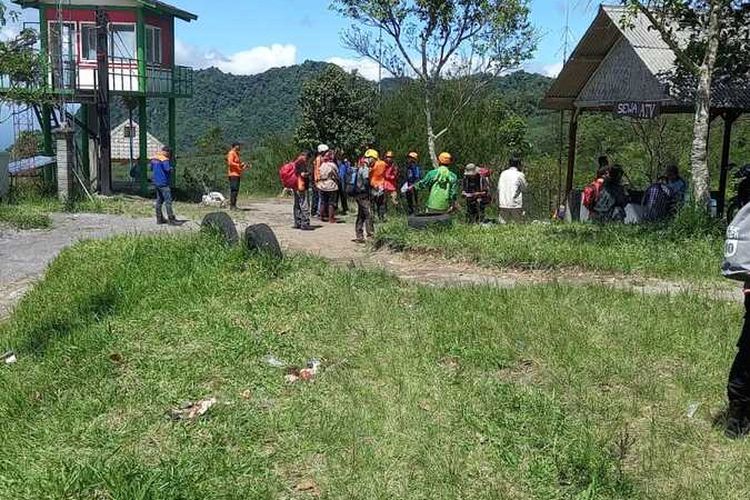 Tim SAR gabungan saat di posko pencarian survivor atas nama Marwoto (68) warga Purwomartani, Kapanewon Kalasan, Kabupaten Sleman. (Foto Dokumentasi BPBD Sleman)