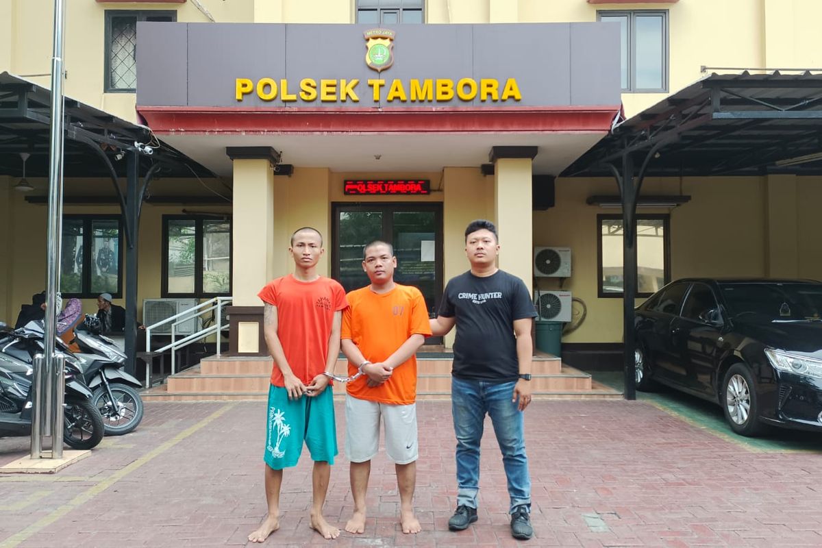 Pelaku pencurian kaca spion nekat melakukan aksinya di Tambora, Jakarta Barat karena kecanduan judi online. Kini kedua pelaku telah ditahan di Mapolsek Tambora. 