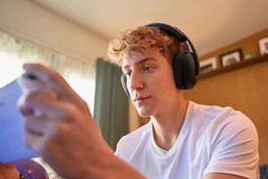 Segini Volume Headset atau TWS yang Aman agar Telinga Tak Sakit