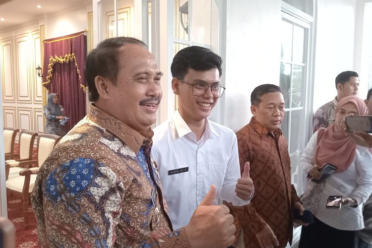 Bupati Pangandaran Jeje Wiradinata dan Husein usai bertemu di pendopo kabupaten, Kamis (11/5/2023)