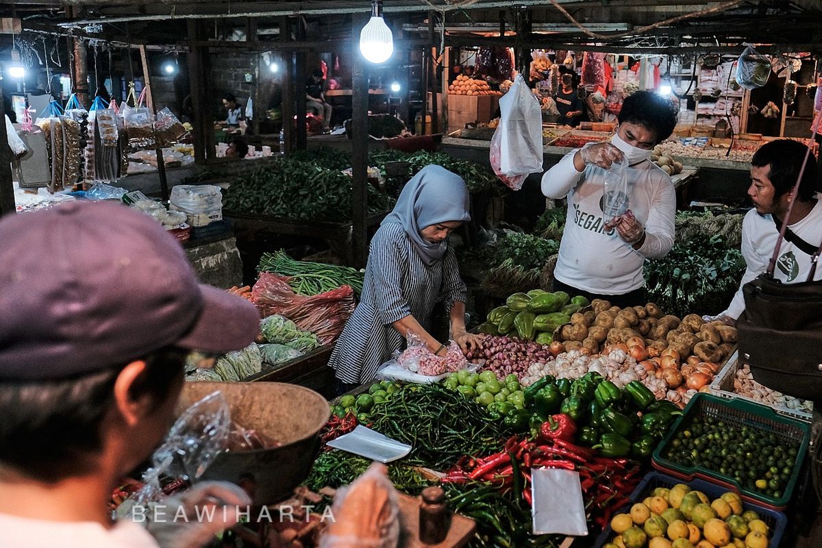 CEO Bayusvara, jasa penyewaan sound system, Bayu Fajri Hadyan (30) sempat beralih menjadi penjual sayur demi bisa bertahan hidup lantaran hantaman Covid-19. Ia menjual sayur dengan konsep bisnis menjual dan mengantarkan sayur ke pelanggan.