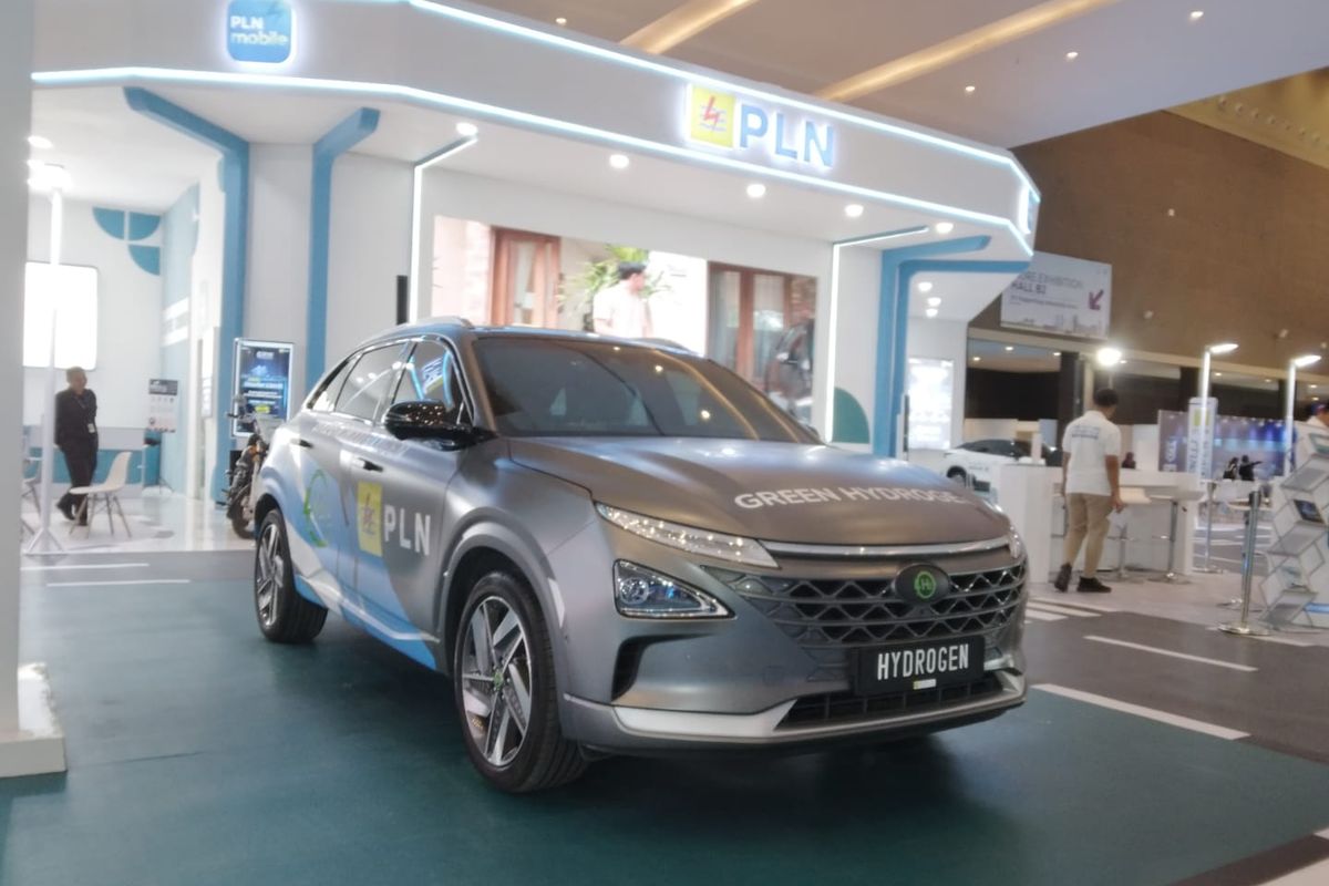 PLN ikut memeriahkan Periklindo Electric Vehicle Show (PEVS) 2024 membawa mobil hidrogen